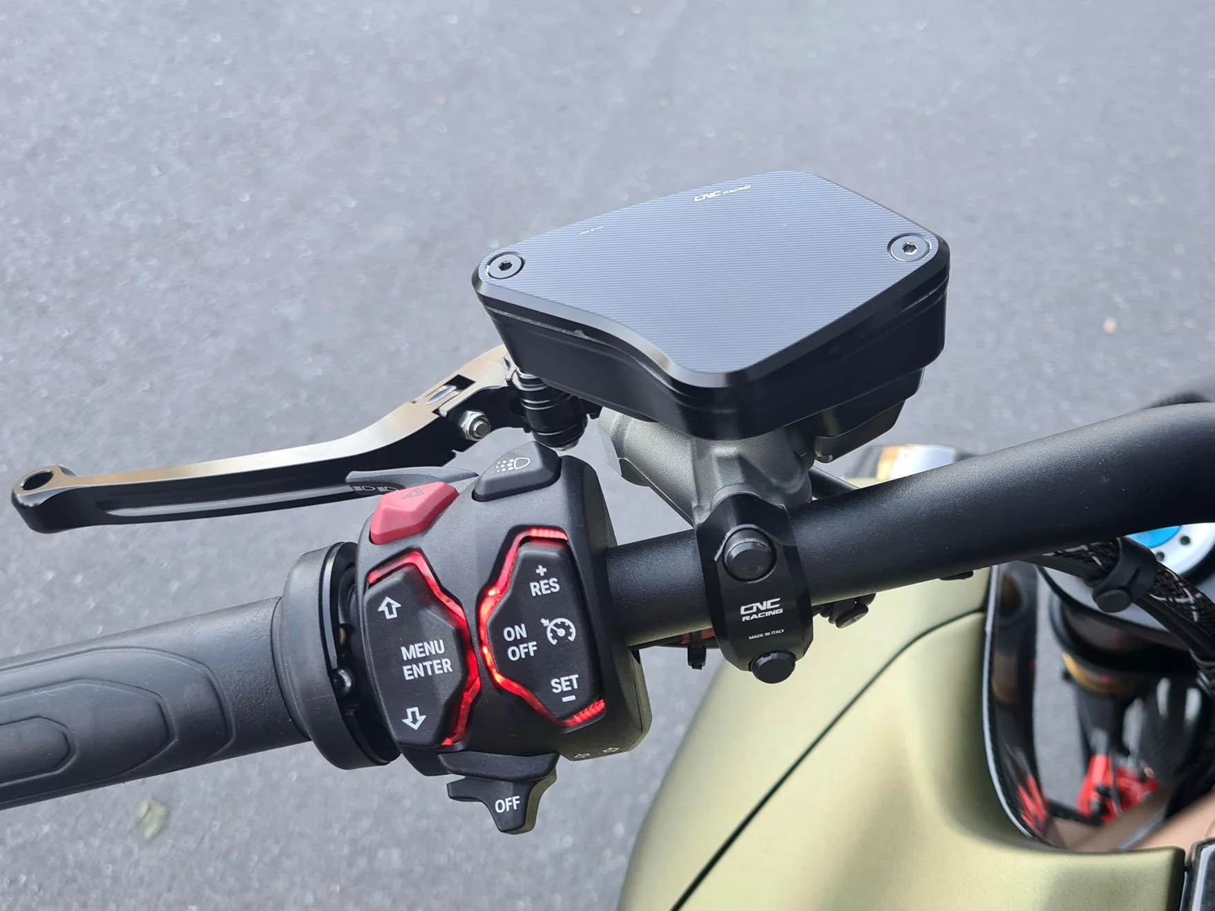 KT850 - CNC RACING Ducati Diavel / XDiavel Front Brake & Clutch Fluid Tank Caps "Streaks" - Image 6