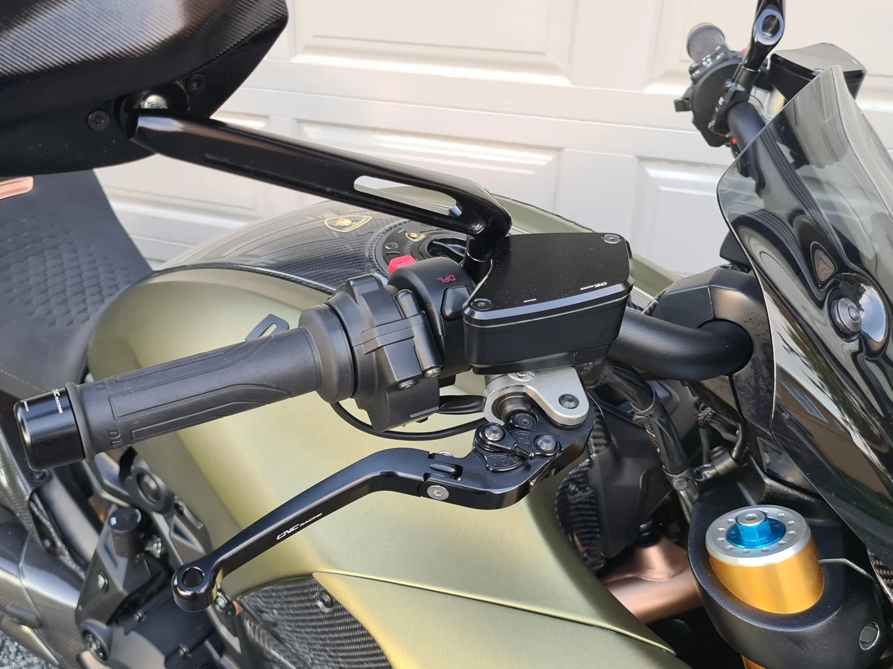 KT850 - CNC RACING Ducati Diavel / XDiavel Front Brake & Clutch Fluid Tank Caps "Streaks" - Image 7